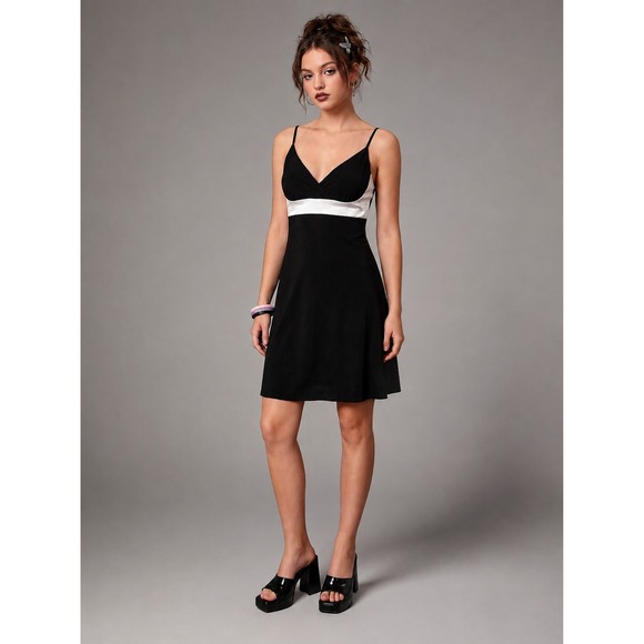 Taboo Dresses & Skirts - Vintage 90s Y2K Taboo Black & White Spaghetti Strap V Neck Mini Dress Size M